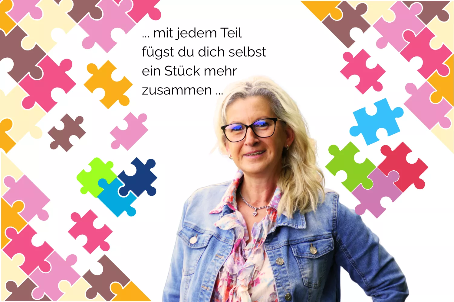 Karin mit Puzzleteilen