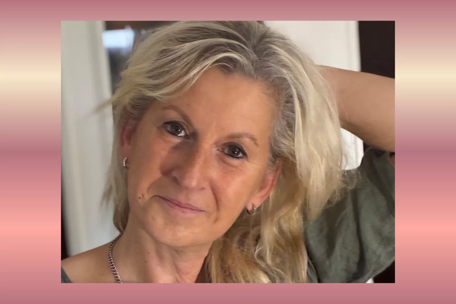 Karin schaut dich an